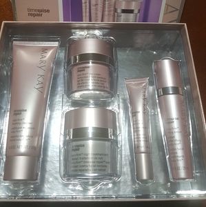 *NEED TO SELL* Mary Kay Volu-Firm Set
